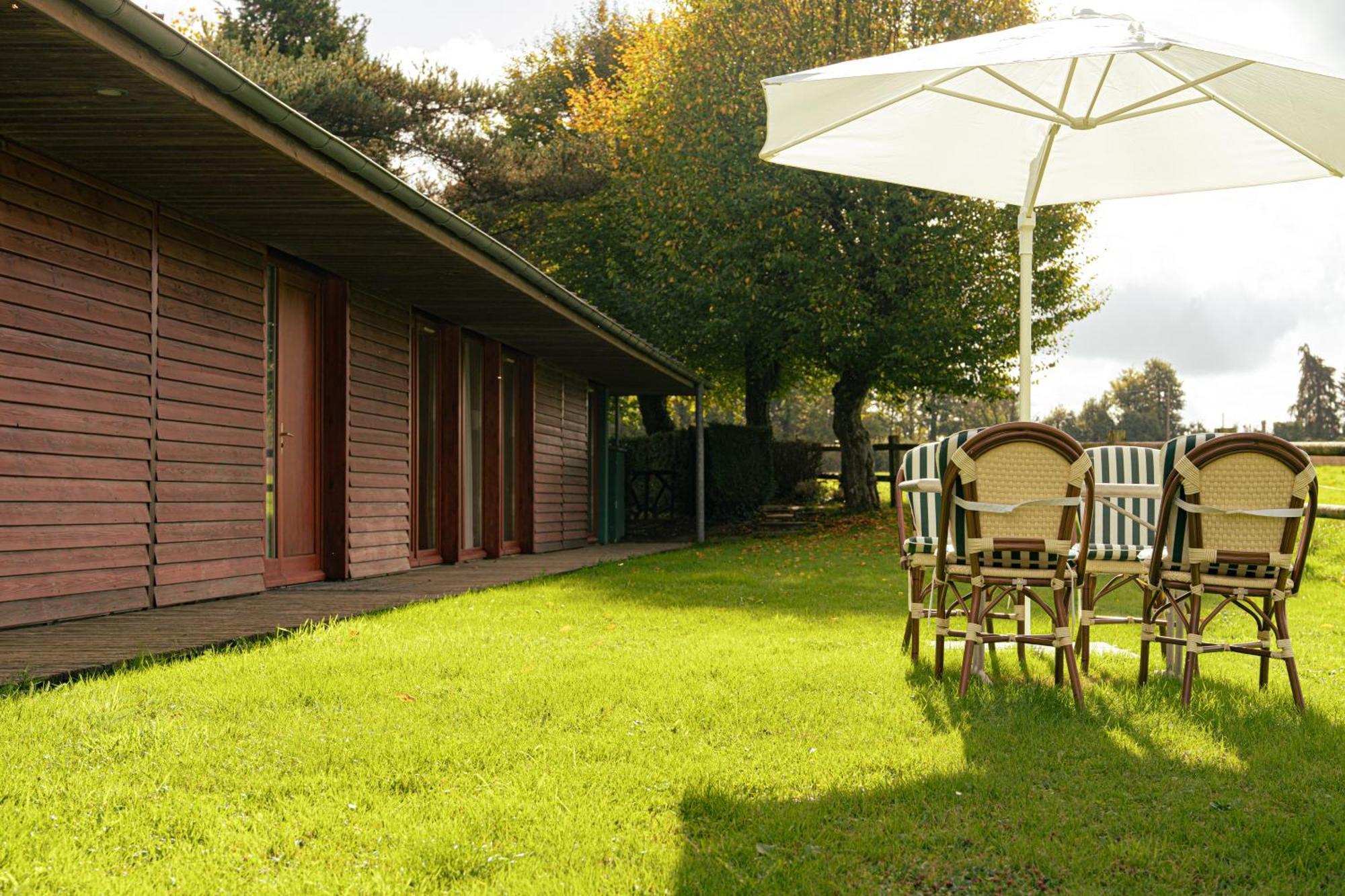 فندق Le Manoir Du Lys, The Originals Relais Bagnoles de l'Orne Normandie المظهر الخارجي الصورة