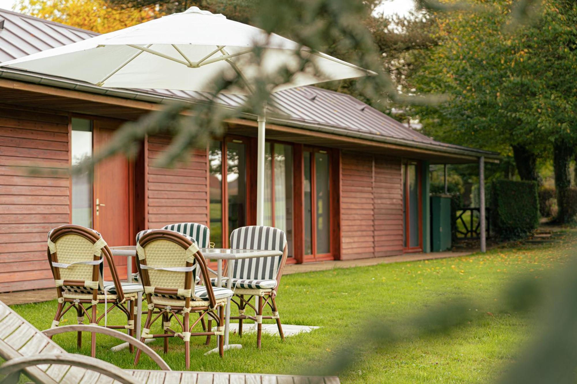 فندق Le Manoir Du Lys, The Originals Relais Bagnoles de l'Orne Normandie المظهر الخارجي الصورة